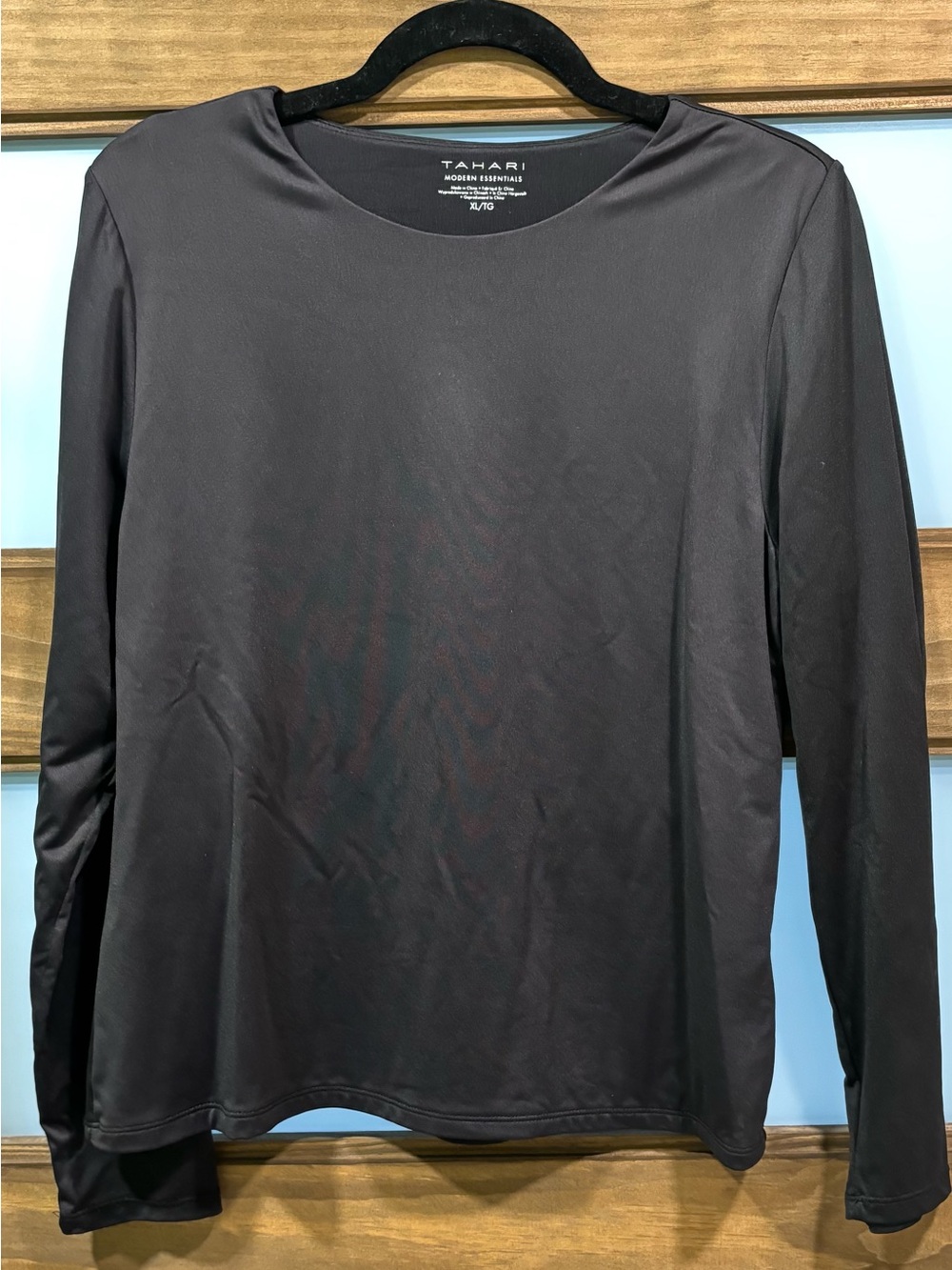 Tahari Black Modern Essentials Crew Neck Long Sleeve Top